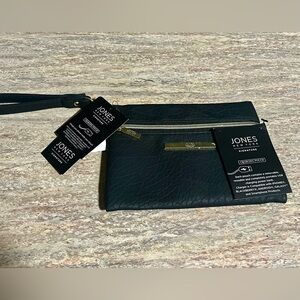 NWT Jones New York signature charging pouch/ wristlet for Android and IPhone